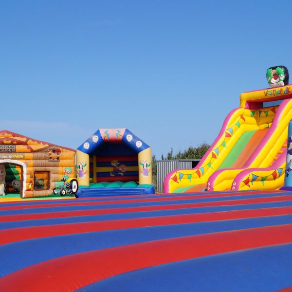 bouncy-castles-3567019